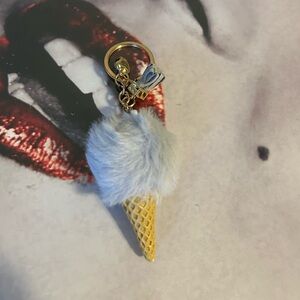 NIP CUTE ICE CREAM KEYCHAIN